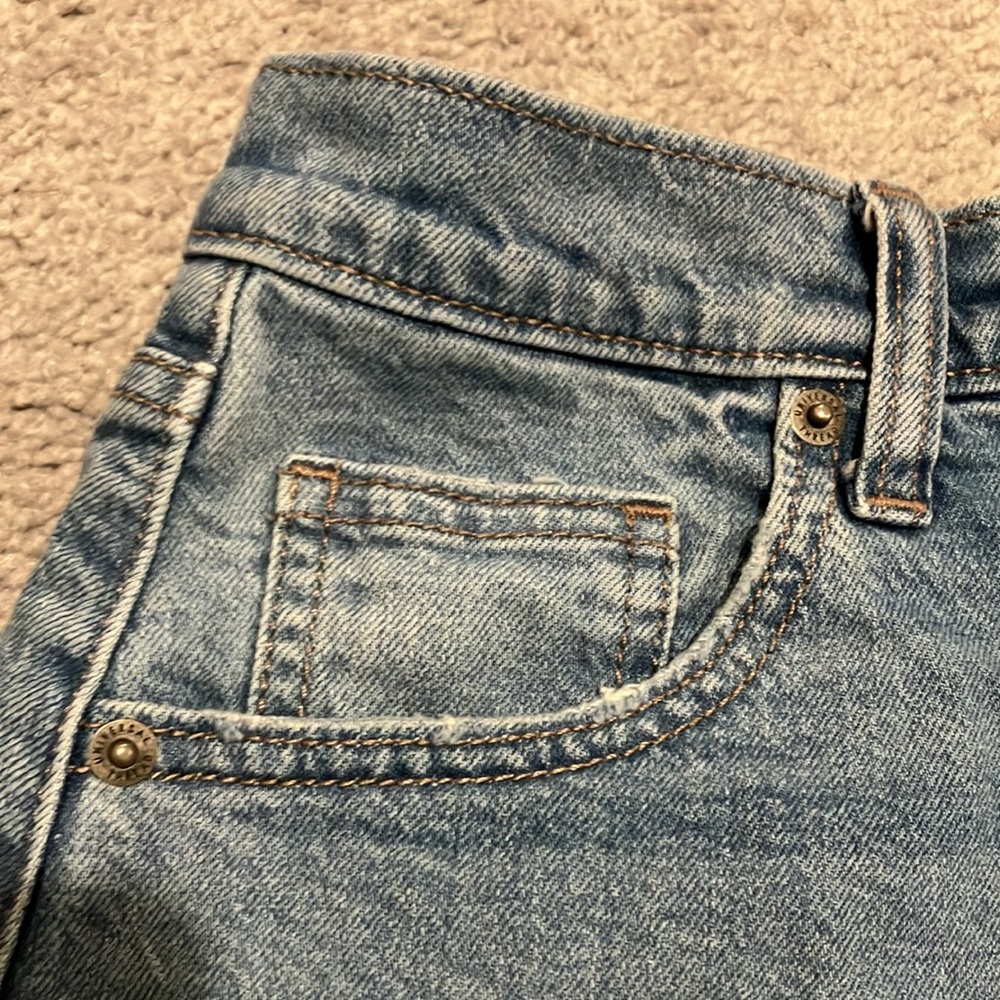 Universal Thread Blue Denim Shorts - Picture 5 of 8